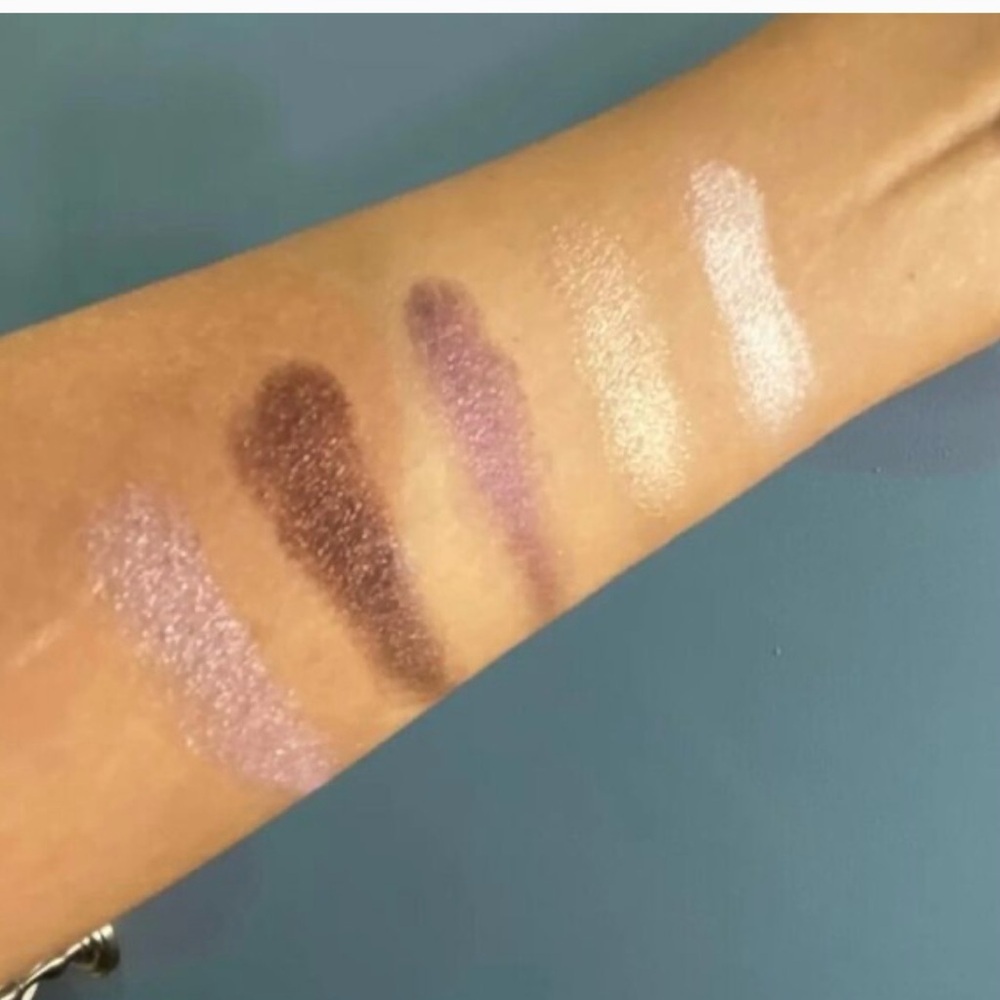 ❤️⭐ Eyeshadow Palette - Picture 2 of 5